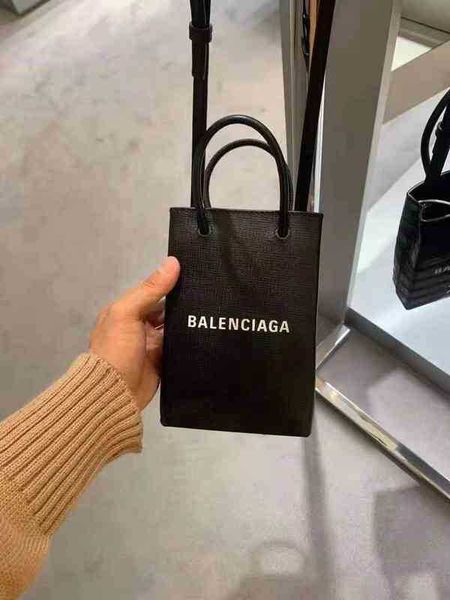 balenciga designer handbags phone mobile shopping paper messenger handclassic flap bags gold metal hardware chain handle totes large capacit
balenciga designer handbags phone mobile shopping paper messenger handclassic flap bags gold metal hardware chain handle totes large capacit