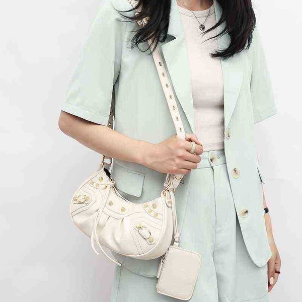 designer luxury womens bag balencigas handbag b-shaped paris single shoulder messenger fashion square gift shoulder oblique span versatile h
designer luxury womens bag balencigas handbag b-shaped paris single shoulder messenger fashion square gift shoulder oblique span versatile h