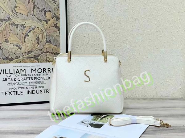 exclusive designer fashion leather embossed premium shopping bag high-end wholesale handbag
exclusive designer fashion leather embossed premium shopping bag high-end wholesale handbag