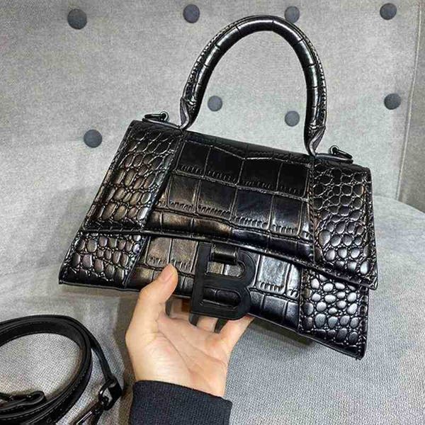 high designer balenciga net red version crocodile grain cowhide b family hourglass bag word buckle leather women's mini one shoulder
high designer balenciga net red version crocodile grain cowhide b family hourglass bag word buckle leather women's mini one shoulder