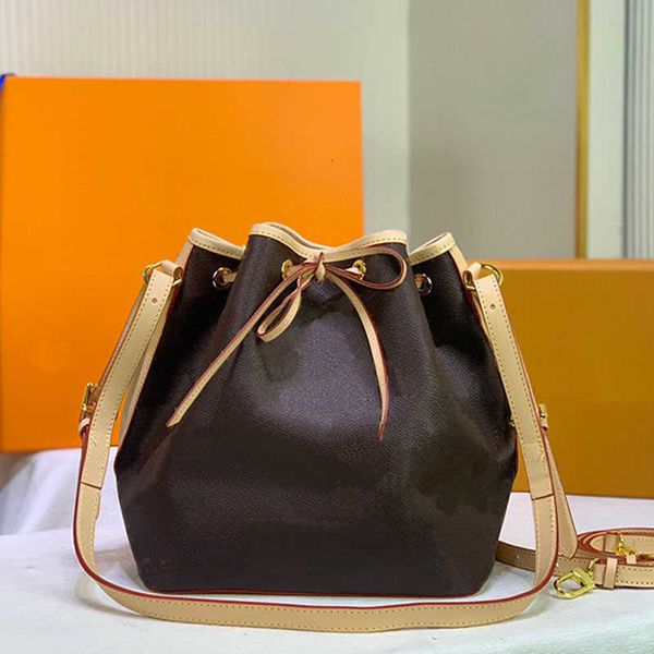 handbag designer bagdrawstring bucket bag old flower handbag women crossbody shoulder bags backpack genuine leather large capacity removable
handbag designer bagdrawstring bucket bag old flower handbag women crossbody shoulder bags backpack genuine leather large capacity removable