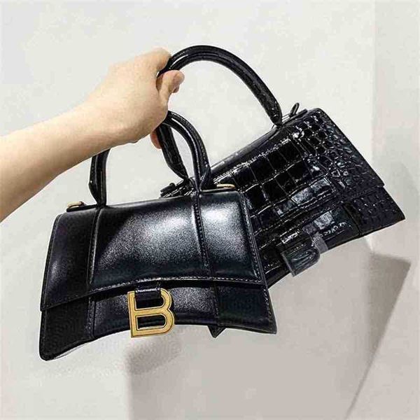 portable designer balenciga trend fashion hourglass b-button cow leather single shoulder oblique cross women's bag
portable designer balenciga trend fashion hourglass b-button cow leather single shoulder oblique cross women's bag