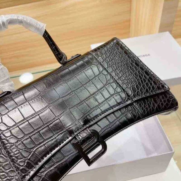 designer luxury womens bag balencigas handbag b-shaped paris single shoulder messenger fashion square gift shoulder oblique span versatile h
designer luxury womens bag balencigas handbag b-shaped paris single shoulder messenger fashion square gift shoulder oblique span versatile h
