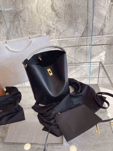 designer luxury women the tote bag fashion versatile handbags shoulder crossbody bags purse tories totes large capacity saddle wallets 7a kr
designer luxury women the tote bag fashion versatile handbags shoulder crossbody bags purse tories totes large capacity saddle wallets 7a kr