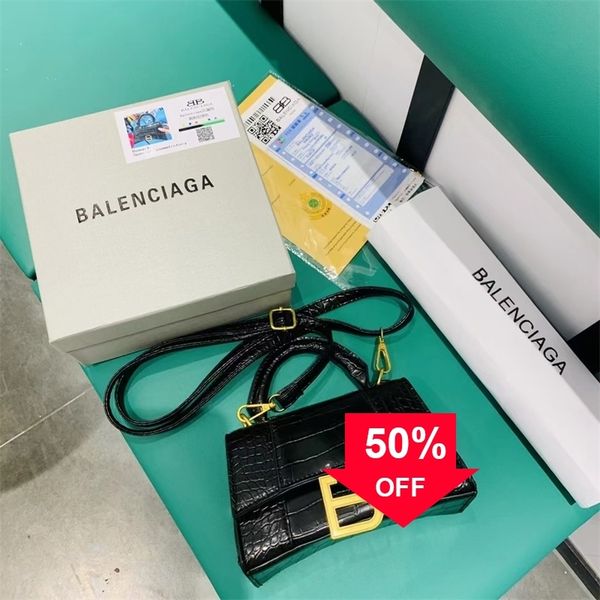 womens balencige luxuries handbags new hourglass leisure personalized single shoulder messenger bag black crocodile pattern small square bag
womens balencige luxuries handbags new hourglass leisure personalized single shoulder messenger bag black crocodile pattern small square bag