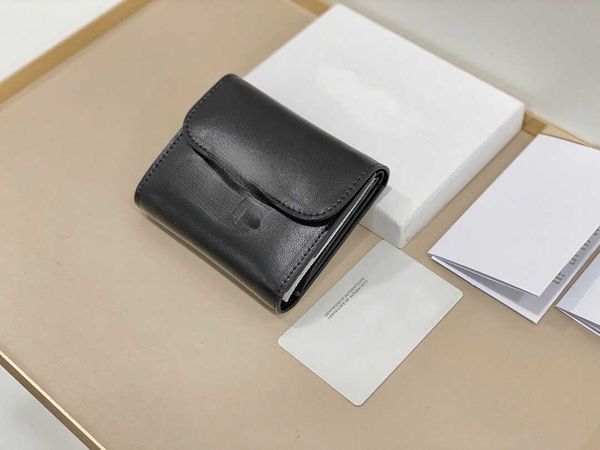 brand wallets designer design new women's short clasp classic flower card color contrast wallet small a variety of color sizes are avai, Red;black
brand wallets designer design new women's short clasp classic flower card color contrast wallet small a variety of color sizes are avai, Red;black