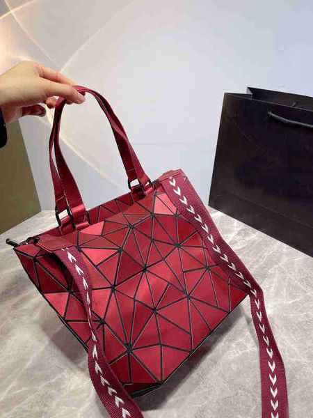 evening bag shopping bags shoulder luminous bao fashion geometry messenger plain folding crossbody clutch tote female purses 220412
evening bag shopping bags shoulder luminous bao fashion geometry messenger plain folding crossbody clutch tote female purses 220412