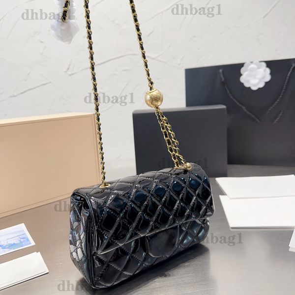 2022 classical designer flap square golden ball bag patent leather adjustable metal leather chain black original hardware crossbody shoulder
2022 classical designer flap square golden ball bag patent leather adjustable metal leather chain black original hardware crossbody shoulder