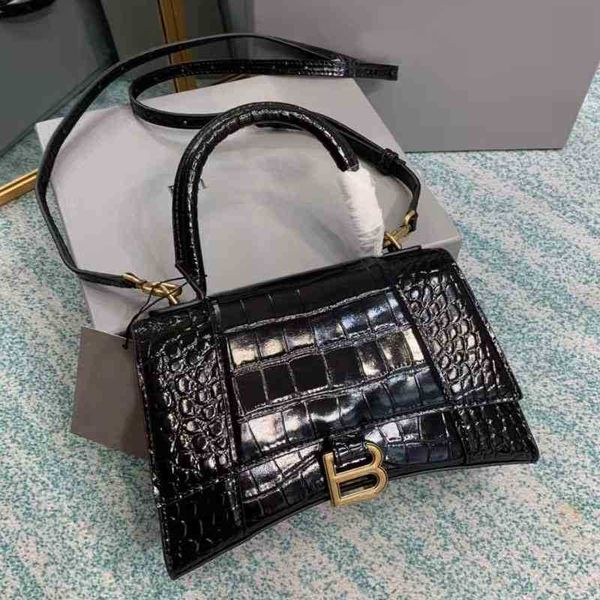 2022 balenciga bag women's designer b-button versatile hourglass high version leather fashion simple crocodile pattern ins shoulder
2022 balenciga bag women's designer b-button versatile hourglass high version leather fashion simple crocodile pattern ins shoulder