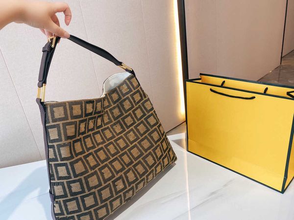 fashion shoulder cross luxury bag designer oblique women body bags embroidery thread lattice plain vintage leather handbags 2022 messenger b
fashion shoulder cross luxury bag designer oblique women body bags embroidery thread lattice plain vintage leather handbags 2022 messenger b