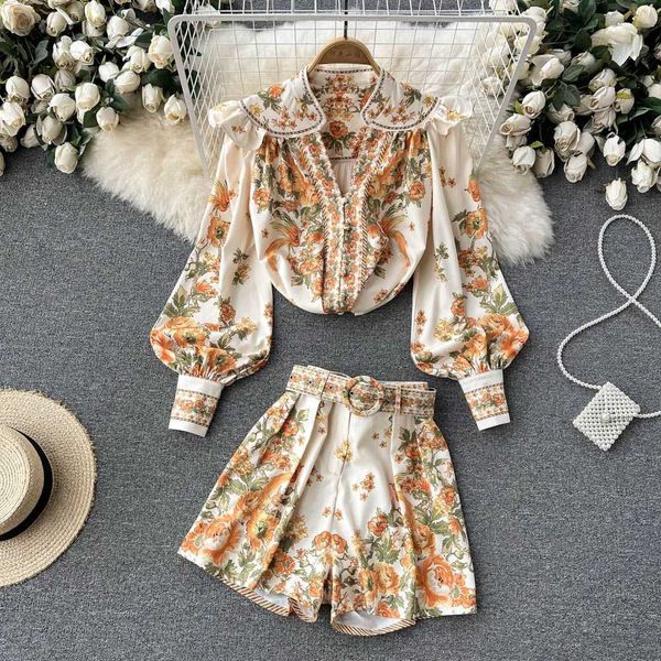 fashion temperament suit women's court style printed v-neck bubble sleeve shirt high waist shorts two-piece set, White
fashion temperament suit women's court style printed v-neck bubble sleeve shirt high waist shorts two-piece set, White