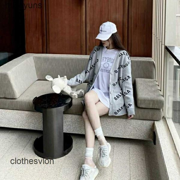 brand parisian fashion designer sweater balenciga jacquard women spring letter autumn women's knitting coat v-neck shows thin loose 6tn, White;black
brand parisian fashion designer sweater balenciga jacquard women spring letter autumn women's knitting coat v-neck shows thin loose 6tn, White;black