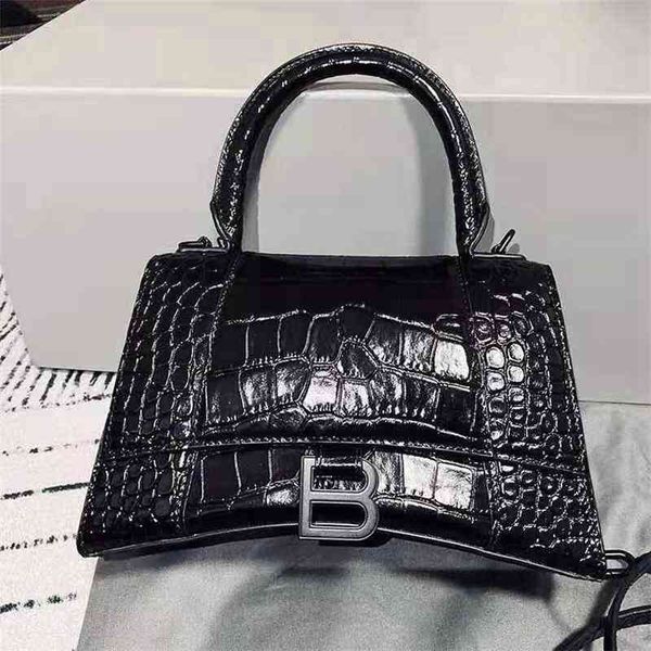 designer balencigas handbags hourglass bags high version crocodile mini leather b-word magnetic buckle single shoulder diagonal span white p
designer balencigas handbags hourglass bags high version crocodile mini leather b-word magnetic buckle single shoulder diagonal span white p