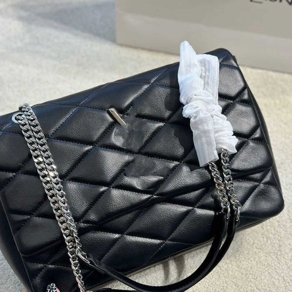 luxury designer bags shoulder bags crossbody tote 2023 new fashion versatile real leather ringed chain exquisite gas factory direct direct s
luxury designer bags shoulder bags crossbody tote 2023 new fashion versatile real leather ringed chain exquisite gas factory direct direct s