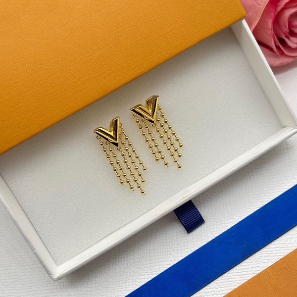 designer hoop silver rose stud earrings for women luxurys designers love gold earring fashion v letter pearl earring 2211013z, Golden;silver
designer hoop silver rose stud earrings for women luxurys designers love gold earring fashion v letter pearl earring 2211013z, Golden;silver