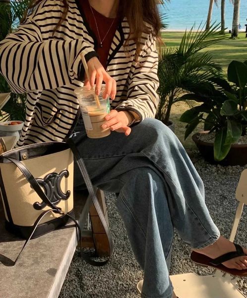 women's bags cell shoulder line arch leather bucket triumph bag 2022 fashion new niche large capacity armpit single messenger genuine s
women's bags cell shoulder line arch leather bucket triumph bag 2022 fashion new niche large capacity armpit single messenger genuine s