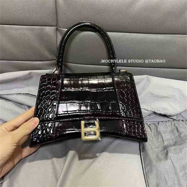 hourglass crocodile designer bag balenciga high version star same high-grade leather handbag b family single shoulder messenger women's
hourglass crocodile designer bag balenciga high version star same high-grade leather handbag b family single shoulder messenger women's