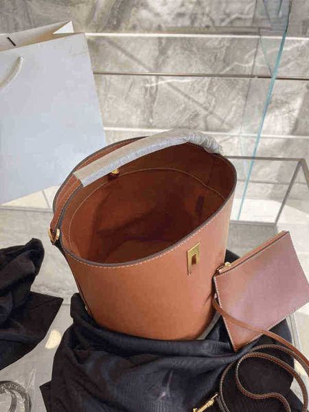 luxury shoulder bags women handbag female brown leather fashion joker bucket pure color 1212
luxury shoulder bags women handbag female brown leather fashion joker bucket pure color 1212