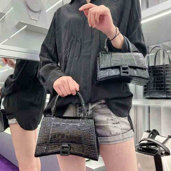 balencigas crossbody bags women designer leather family b high version mini hourglass crocodile one shoulder diagonal hand
balencigas crossbody bags women designer leather family b high version mini hourglass crocodile one shoulder diagonal hand