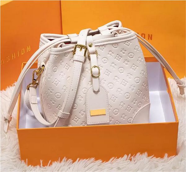 2022 luxury designer shopping bag diana bamboo genuine leather bag womens men tote crossbody fashion shoppingbag wal
2022 luxury designer shopping bag diana bamboo genuine leather bag womens men tote crossbody fashion shoppingbag wal