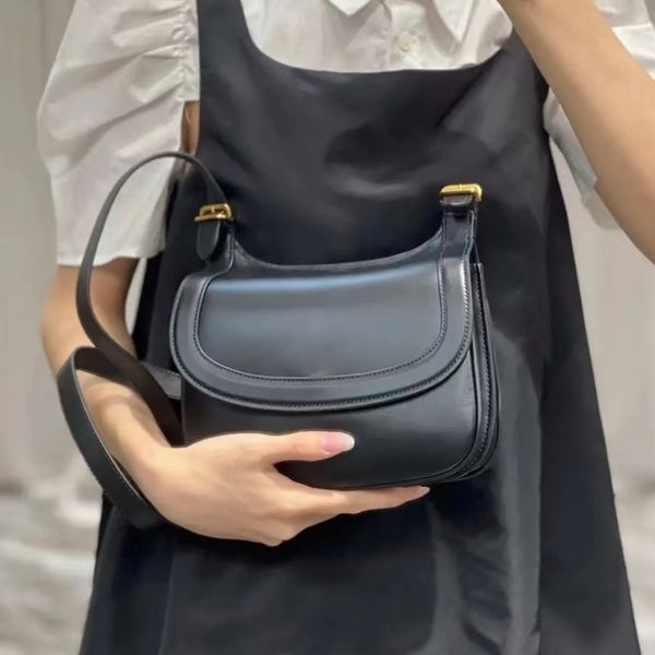 lady charlie medium shoulder bag smooth leather designer front flap snap button closure crossbody metal hardware handbags suede lining purse
lady charlie medium shoulder bag smooth leather designer front flap snap button closure crossbody metal hardware handbags suede lining purse