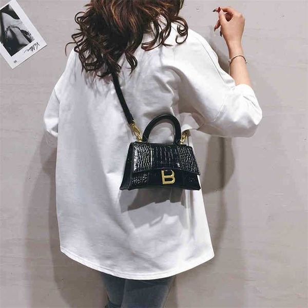 masilan handbags designer balenciga ai san messenger versatile hourglass bag women's summer 2022 fashion exquisite crocodile patterns
masilan handbags designer balenciga ai san messenger versatile hourglass bag women's summer 2022 fashion exquisite crocodile patterns