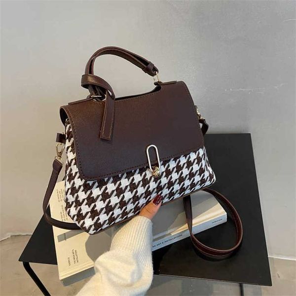 women's bag autumn and winter new simple and popular checked handbag messenger bag leisure large capacity shoulder bag
women's bag autumn and winter new simple and popular checked handbag messenger bag leisure large capacity shoulder bag