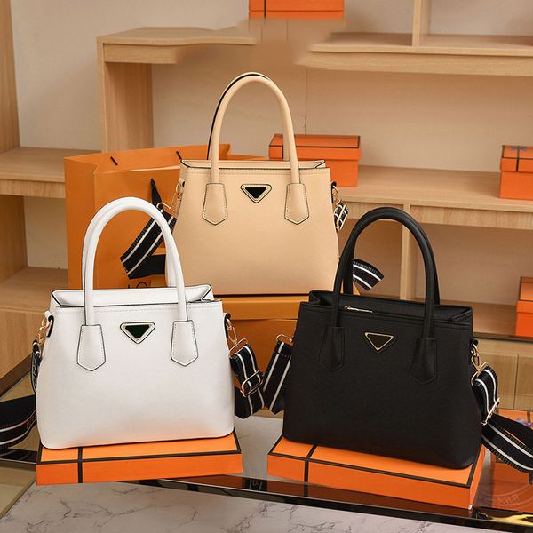 bags totes handbag designer bag women classic imitation brand simple solid color lettering large capacity shoulder bag versatile commuting p
bags totes handbag designer bag women classic imitation brand simple solid color lettering large capacity shoulder bag versatile commuting p