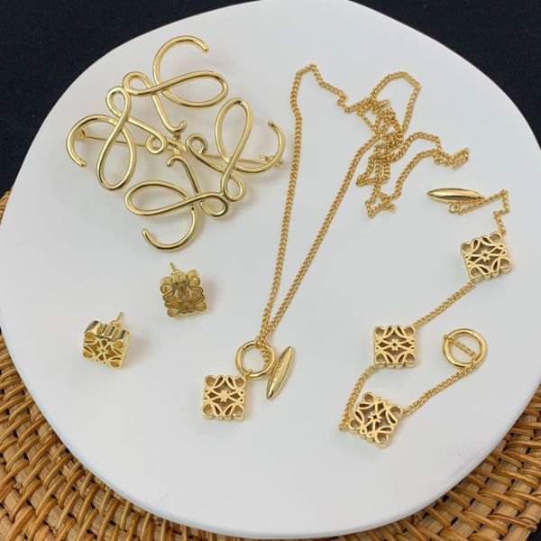 luxury brand hollow geometry charm bracelets for women square cake simple ol designer elegant 18k gold bracelet bangle earrings necklace bro, Golden;silver
luxury brand hollow geometry charm bracelets for women square cake simple ol designer elegant 18k gold bracelet bangle earrings necklace bro, Golden;silver