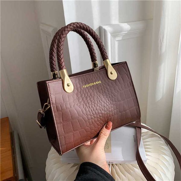 messenger bags women's hand women's 2022 new sling single shoulder messenger small square bag
messenger bags women's hand women's 2022 new sling single shoulder messenger small square bag