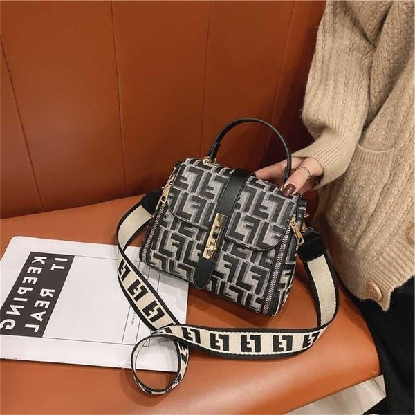 sling single shoulder bag women's large capacity new hand small versatile style messenger purses
sling single shoulder bag women's large capacity new hand small versatile style messenger purses