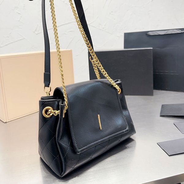 chain crossbody bag leather messenger handbags diamond pattern quilted bag magnetic snap closure interior compartment grosgrain lining
chain crossbody bag leather messenger handbags diamond pattern quilted bag magnetic snap closure interior compartment grosgrain lining