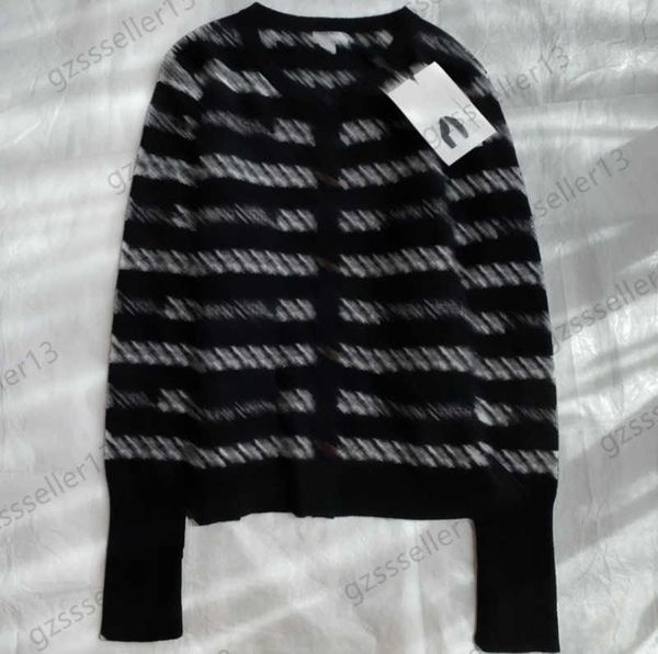 cardigans womens sweater contrast color letter jacquard round neck long sleeve sweaters single button design slim short knitwear women clot, White;black
cardigans womens sweater contrast color letter jacquard round neck long sleeve sweaters single button design slim short knitwear women clot, White;black
