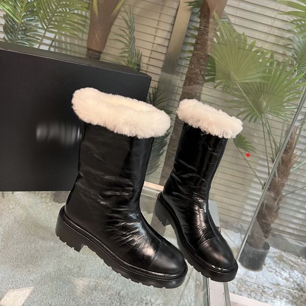 2023 women shoes designer boots desert boot flamingos love arrow real leather medal coarse non-slip winter shoe size eu35-40 -l058, Black
2023 women shoes designer boots desert boot flamingos love arrow real leather medal coarse non-slip winter shoe size eu35-40 -l058, Black