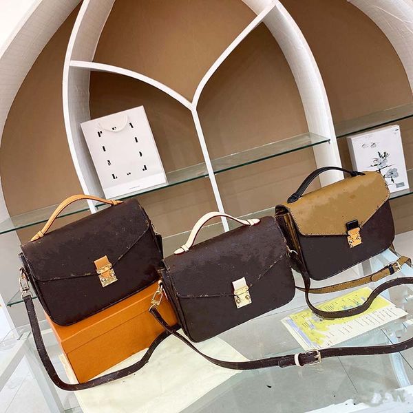 new fashion messenger bag classic flower one shoulder handbag suitable for daily use dinner bag
new fashion messenger bag classic flower one shoulder handbag suitable for daily use dinner bag