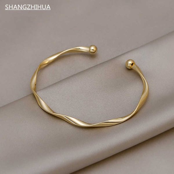 classic premium retro style twisted twist metal bracelet for women 2021 trend girls unusual jewelry gift accessories, Golden;silver
classic premium retro style twisted twist metal bracelet for women 2021 trend girls unusual jewelry gift accessories, Golden;silver