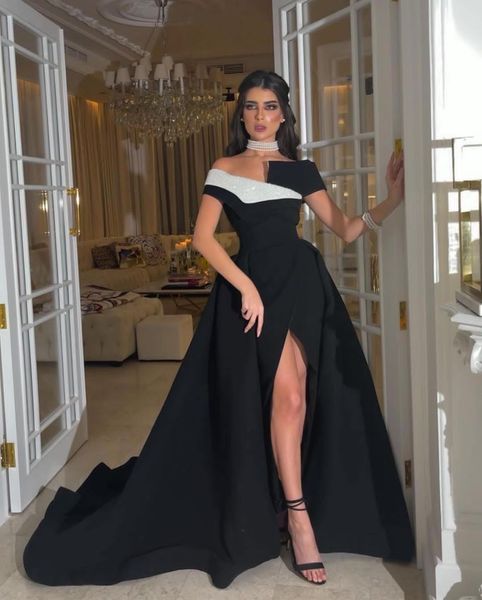 mother of the bride dresses black and white evening dress long tail 2022 large size new in, Black;red
mother of the bride dresses black and white evening dress long tail 2022 large size new in, Black;red