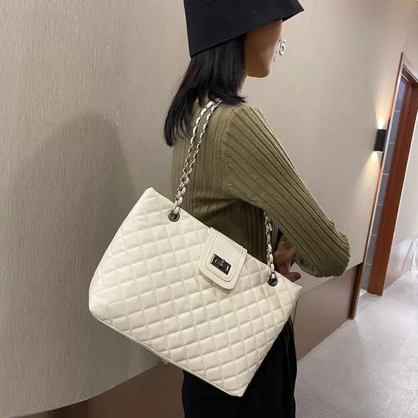 evening bags quilted tote handbag big for women trend women's black large bag ladies briefcase white brown shoulder with chain
evening bags quilted tote handbag big for women trend women's black large bag ladies briefcase white brown shoulder with chain