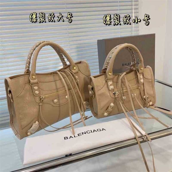 motorcycle handbags designer cracks balenciga explodes women's single messenger bag is fashionable retro and versatiles
motorcycle handbags designer cracks balenciga explodes women's single messenger bag is fashionable retro and versatiles