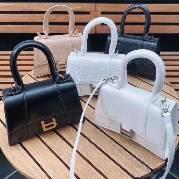 designer balenciga handbags hourglas bags 2022 hourglas small square bag fashion korean version new womens star net red same style have logo
designer balenciga handbags hourglas bags 2022 hourglas small square bag fashion korean version new womens star net red same style have logo