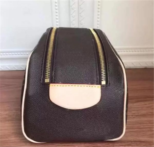 2023 mens toilet bags designer cosmetic case large capacity waterproof double zipper toiletry bag womens beauty wash bag luxury makeup handb
2023 mens toilet bags designer cosmetic case large capacity waterproof double zipper toiletry bag womens beauty wash bag luxury makeup handb
