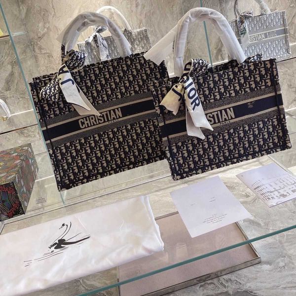 elegant multicolor vintage classic totes travel hand bag2022 tote bag old flower shaped embroidery fashionable and versatile large capacity
elegant multicolor vintage classic totes travel hand bag2022 tote bag old flower shaped embroidery fashionable and versatile large capacity