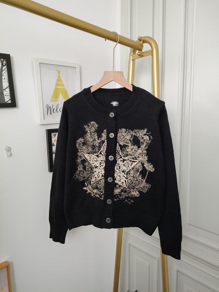 designer 1012 2022 autumn sweaters women's cardigan black white crew neck long sleeve brand same style ruibing1lkw, White;black
designer 1012 2022 autumn sweaters women's cardigan black white crew neck long sleeve brand same style ruibing1lkw, White;black