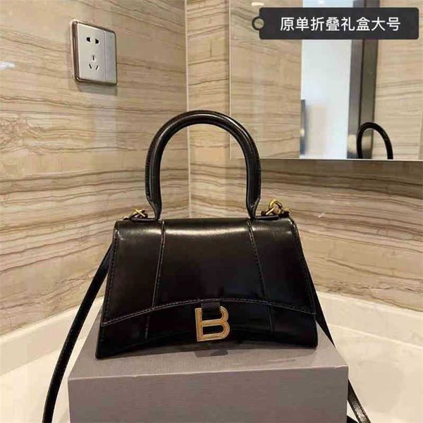 b female family balenciga bag crocodiless calf crescent hourglass portable messenger high-end fashions
b female family balenciga bag crocodiless calf crescent hourglass portable messenger high-end fashions