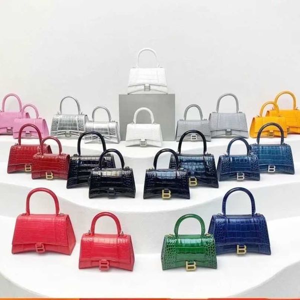 designer balenciga handbags hourglas bags net red hourglas bag messenger handbag fashion leisure commuting leather single shoulder small sa
designer balenciga handbags hourglas bags net red hourglas bag messenger handbag fashion leisure commuting leather single shoulder small sa