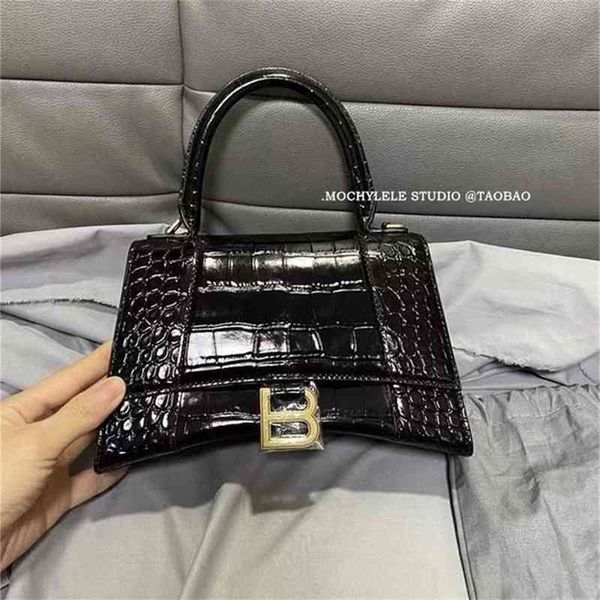 designer handbags balencigas hourglass bag crocodile high version star same high-grade leather handbag single shoulder messenger women'
designer handbags balencigas hourglass bag crocodile high version star same high-grade leather handbag single shoulder messenger women'