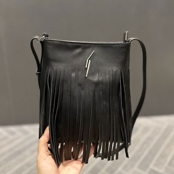 tassel hobos bag women designer shoulder handbags purse real leather mini totes fashion hardware letters wallet factory interior canvas leat
tassel hobos bag women designer shoulder handbags purse real leather mini totes fashion hardware letters wallet factory interior canvas leat