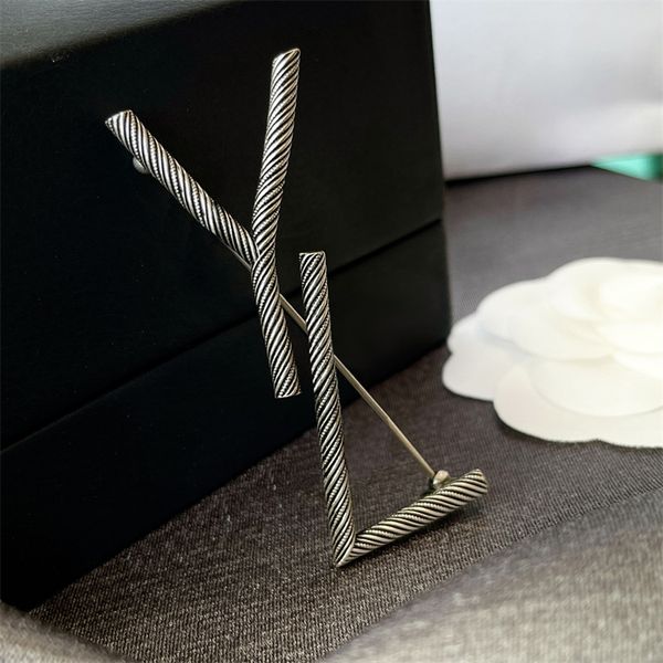 designers brooch for women ladies luxurys gold jewelry accessory pins classic letters diamond brooches brand breastpin brosche, Gray
designers brooch for women ladies luxurys gold jewelry accessory pins classic letters diamond brooches brand breastpin brosche, Gray