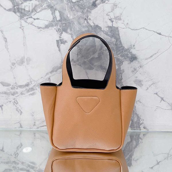 vegetable basket handbag tote bag women hubo axillary bag genuine leather plain handbags silver hardware inside letters small p
vegetable basket handbag tote bag women hubo axillary bag genuine leather plain handbags silver hardware inside letters small p