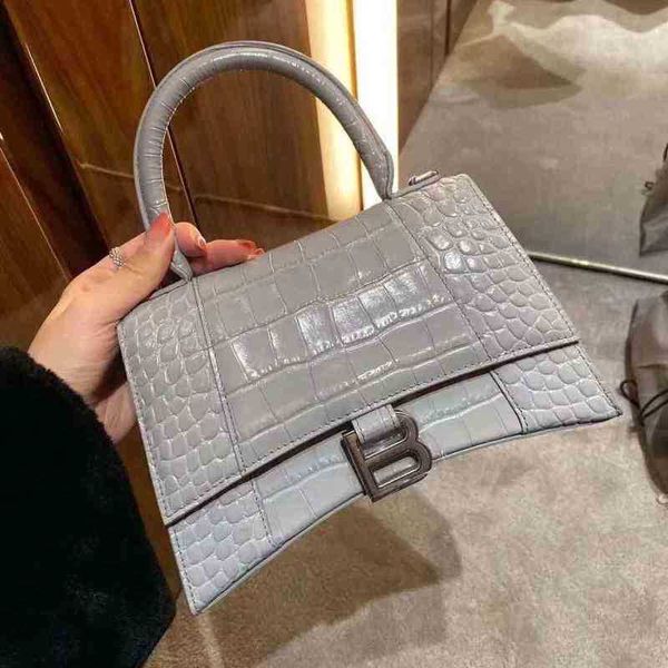 balenciga luxury handbag designer handbags hong kong brand 2022 advanced sense leather versatile b-shaped hourglass bag alligator
balenciga luxury handbag designer handbags hong kong brand 2022 advanced sense leather versatile b-shaped hourglass bag alligator